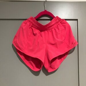 Lululemon Hotty Hots LR 2.5” Cherry Mist Size 2